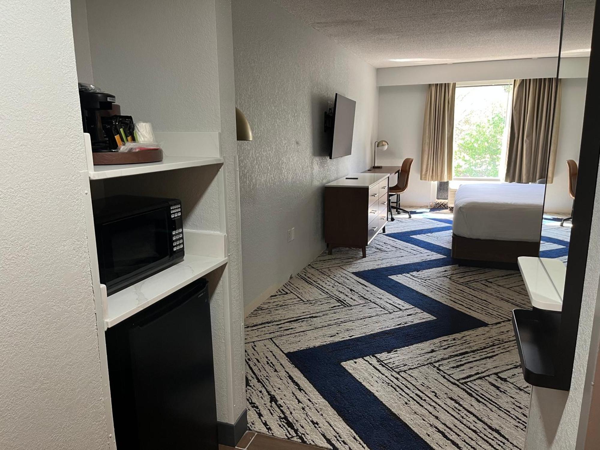 Sky Point Hotel & Suites - Atlanta Airport Форест Парк Екстериор снимка
