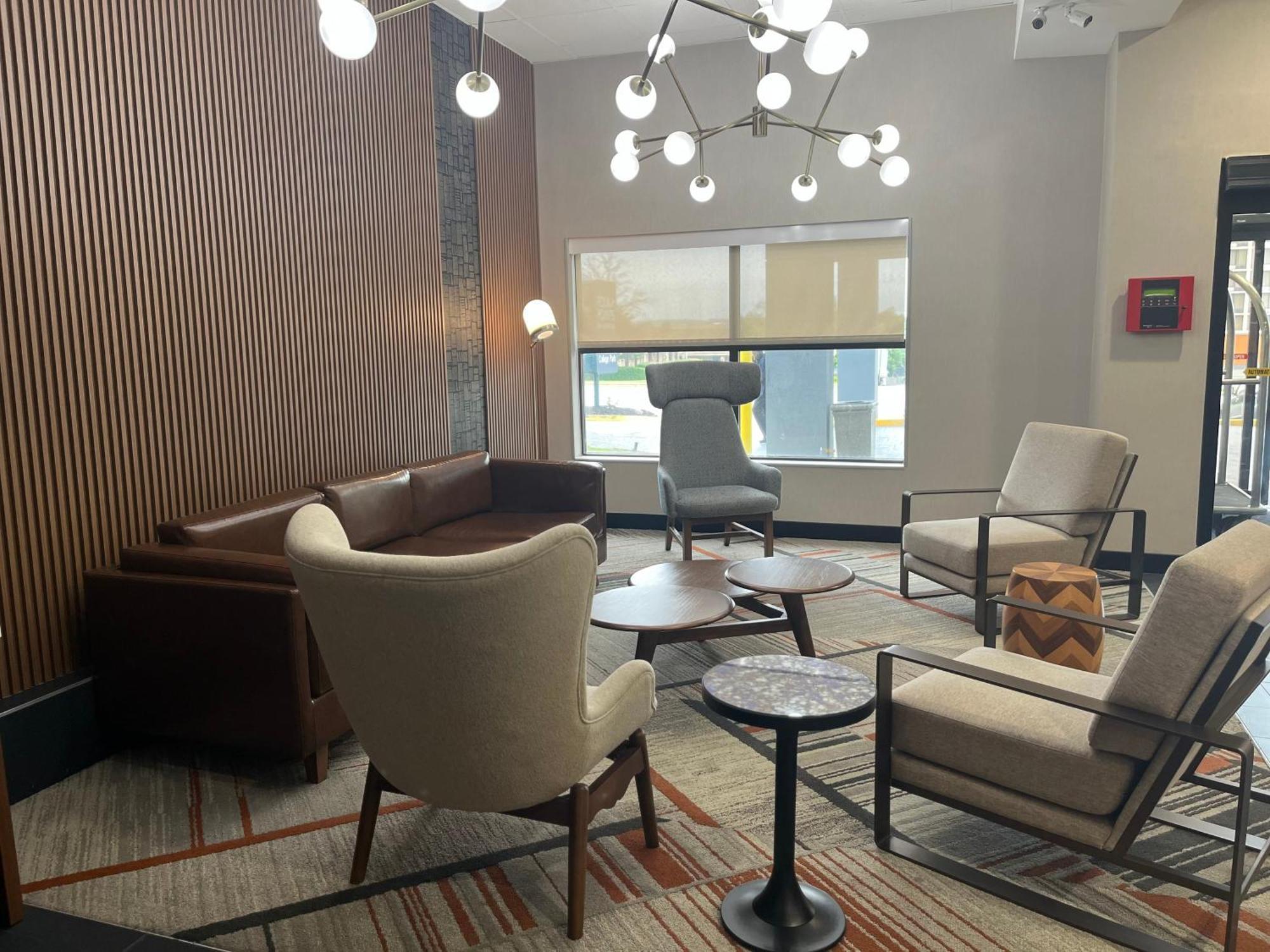 Sky Point Hotel & Suites - Atlanta Airport Форест Парк Екстериор снимка